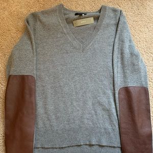 Grey cotton sweater with brown leather